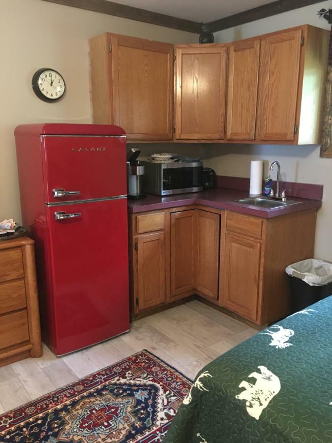 Warrensburg Inn & Suites - 6 Mi To Lake George エクステリア 写真
