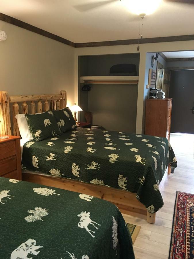 Warrensburg Inn & Suites - 6 Mi To Lake George エクステリア 写真