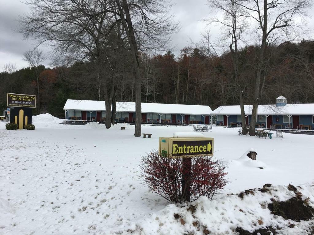 Warrensburg Inn & Suites - 6 Mi To Lake George エクステリア 写真