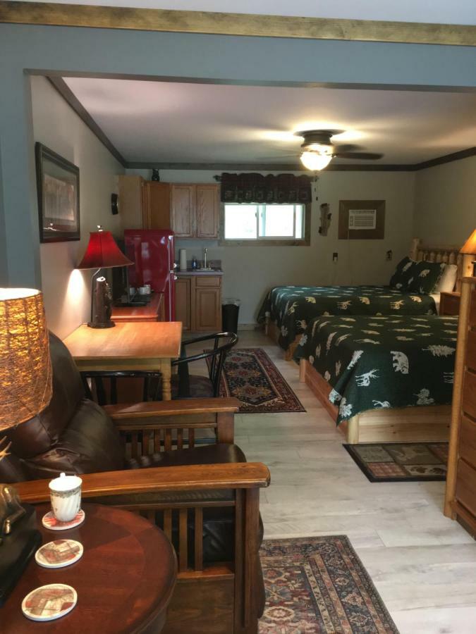 Warrensburg Inn & Suites - 6 Mi To Lake George エクステリア 写真