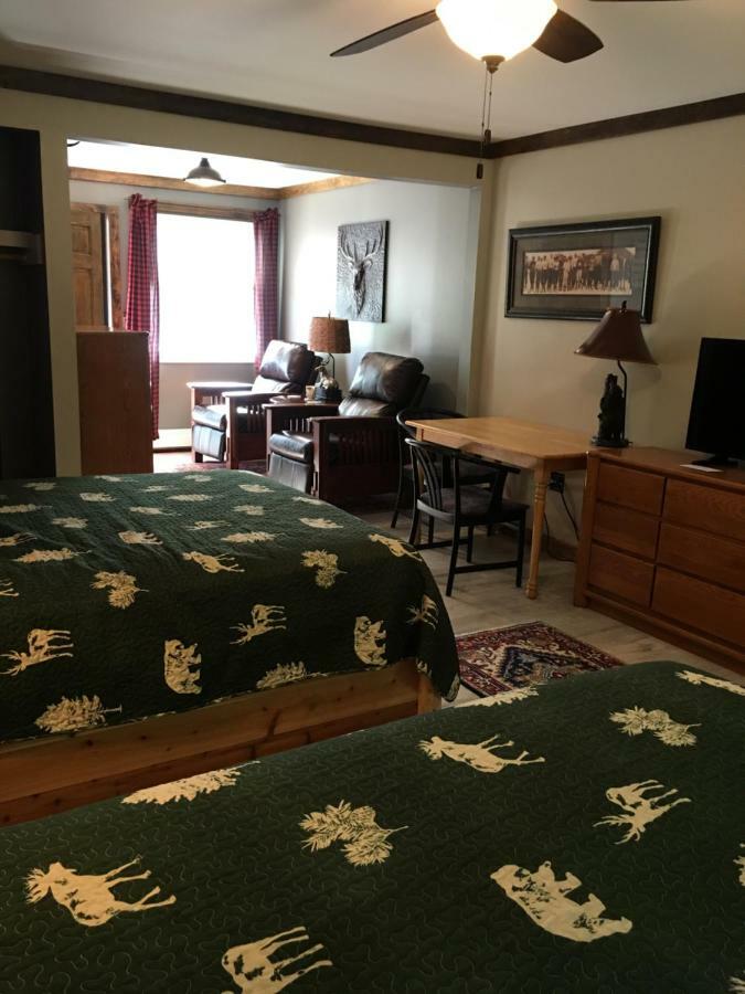 Warrensburg Inn & Suites - 6 Mi To Lake George エクステリア 写真