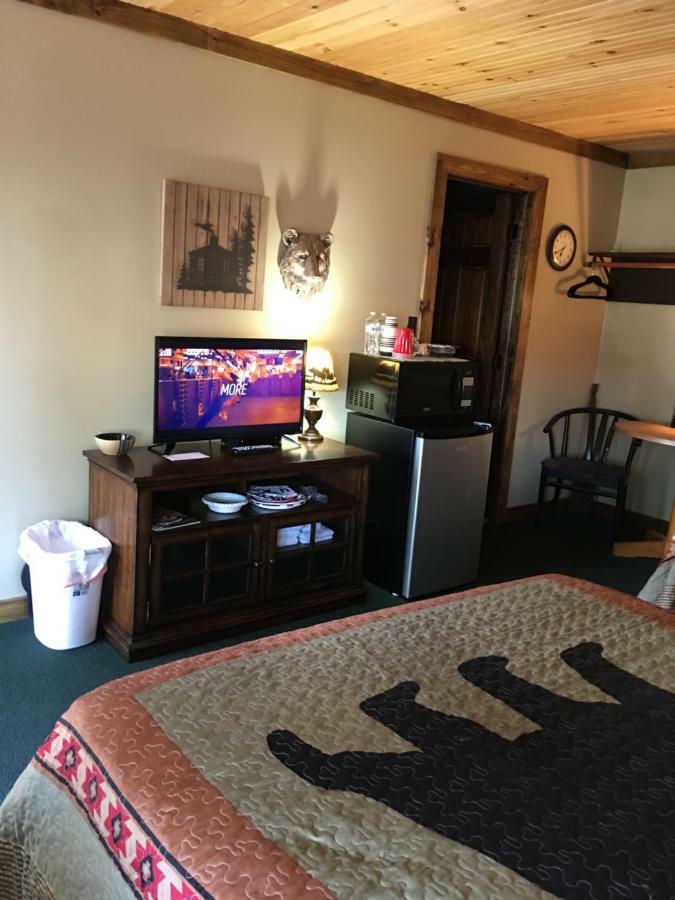 Warrensburg Inn & Suites - 6 Mi To Lake George エクステリア 写真