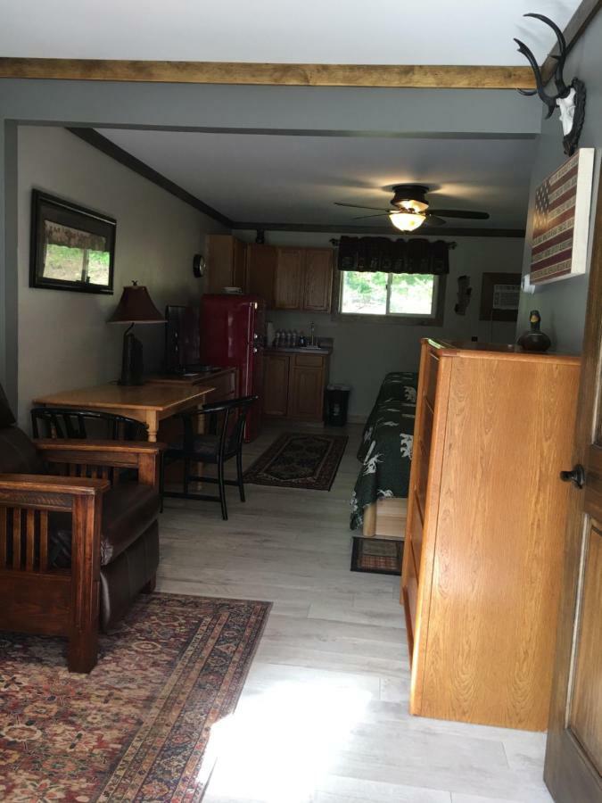 Warrensburg Inn & Suites - 6 Mi To Lake George エクステリア 写真