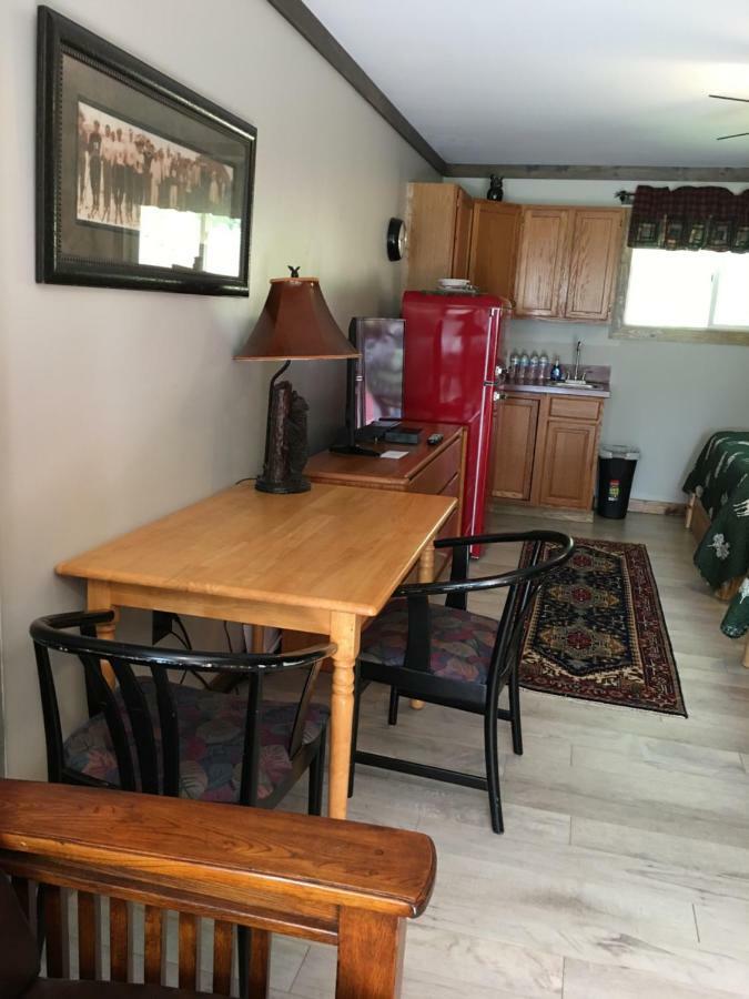 Warrensburg Inn & Suites - 6 Mi To Lake George エクステリア 写真